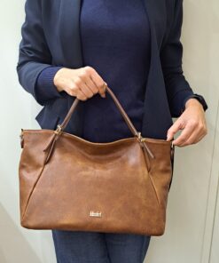 Mala Mão Rufel Esta mala de mão é o acessório ideal para a mulher que procura combinar elegância intemporal com uma funcionalidade superior. Perfeita para o ambiente de trabalho, eventos sociais ou para o dia a dia. Desenhada para otimizar a sua organização e facilitar o acesso aos seus pertences.