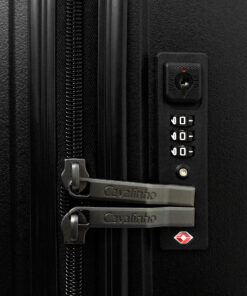 Trolley Cavalinho Cabine Colorful Viagens Otimizadas com Segurança TSA. Leve tudo o que precisa na cabine com o máximo de organização e estilo. Interior com vários bolsos e fitas de compressão. Pega telescópica ajustável, rodas duplas 360º e fecho de combinação TSA integrado para a sua tranquilidade. A sua companheira ideal de voo.