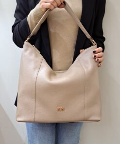 Mala Ombro Rufel Encontre a sua shopper bag favorita! Leve tudo o que precisa e organize a sua vida com esta mala de ombro. Combine o estilo icónico da marca com a máxima usabilidade. Viva o seu dia com elegância.