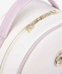 Mochila Cavalinho Dear Me Ideal para a mulher que procura um acessório prático e elegante, esta mochila combina design moderno com a qualidade inconfundível da marca. Perfeita para o dia a dia na cidade, para um passeio ou para adicionar um toque de estilo distinto ao seu look casual-chique.