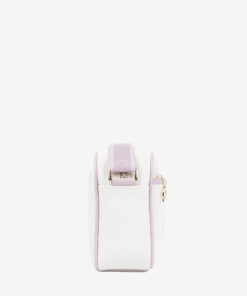 Mala Tiracolo Cavalinho Dear Me Leve tudo o que precisa com esta mala de tiracolo elegante. Organize o essencial e mantenha as mãos livres com conforto e segurança. Ideal para manter os seus essenciais organizados e acessíveis. Este modelo tiracolo é perfeito para passeios e encontros casuais. Desfrute de conforto e estilo em cada saída. Adicione um toque de charme aos seus outfits.