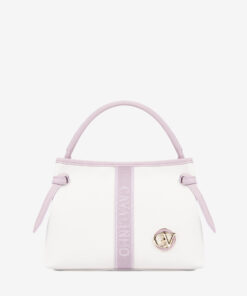 Mala M&atilde;o Cavalinho Dear Me Com um formato estruturado &eacute; ideal para organizar os seus essenciais com eleg&acirc;ncia e de forma pr&aacute;tica. Esta mala combina design cl&aacute;ssico com detalhes contempor&acirc;neos sendo o acess&oacute;rio perfeito para real&ccedil;ar qualquer um dos seus looks, do profissional ao casual chique.