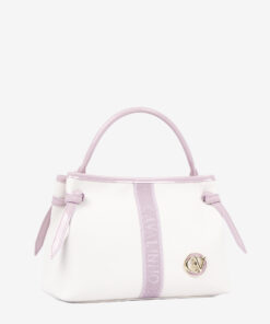 Mala M&atilde;o Cavalinho Dear Me Com um formato estruturado &eacute; ideal para organizar os seus essenciais com eleg&acirc;ncia e de forma pr&aacute;tica. Esta mala combina design cl&aacute;ssico com detalhes contempor&acirc;neos sendo o acess&oacute;rio perfeito para real&ccedil;ar qualquer um dos seus looks, do profissional ao casual chique.