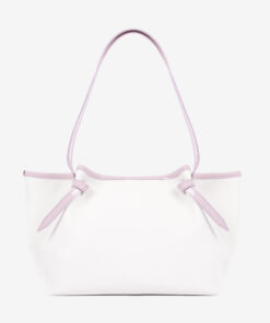 Mala Ombro Cavalinho Dear Me Com um formato estruturado é ideal para organizar os seus essenciais com elegância e de forma prática. Esta mala combina design clássico com detalhes contemporâneos sendo o acessório perfeito para realçar qualquer um dos seus looks, do profissional ao casual chique.