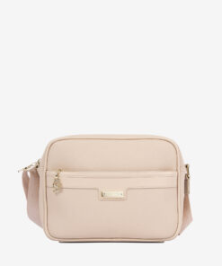 Mala Tiracolo Cavalinho La Vie Leve tudo o que precisa com esta mala de tiracolo elegante. Organize o essencial e mantenha as mãos livres com conforto e segurança. Ideal para manter os seus essenciais organizados e acessíveis. Este modelo tiracolo é perfeito para passeios e encontros casuais. Desfrute de conforto e estilo em cada saída. Adicione um toque de charme aos seus outfits.