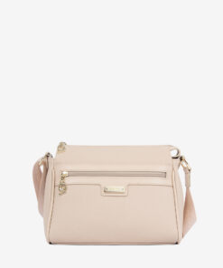 Mala Tiracolo Cavalinho La Vie Leve tudo o que precisa com esta mala de tiracolo elegante. Organize o essencial e mantenha as mãos livres com conforto e segurança. Ideal para manter os seus essenciais organizados e acessíveis. Este modelo tiracolo é perfeito para passeios e encontros casuais. Desfrute de conforto e estilo em cada saída. Adicione um toque de charme aos seus outfits.