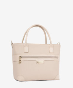 Mala Mão Cavalinho La Vie Esta mala é a combinação perfeita de estilo, espaço e organização. Sinta a confiança de ter a peça ideal para a acompanhar em todas as ocasiões. Esta tote bag permite que transite sem esforço do look de trabalho para o happy hour, mantendo sempre a máxima elegância e funcionalidade.