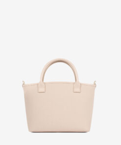 Mala Mão Cavalinho La Vie A Mini Mala Cavalinho é a sua aliada para aqueles dias em que precisa de levar apenas o essencial, mas com muito estilo. Compacta, leve e incrivelmente prática. Este modelo é a solução ideal para quem procura um acessório funcional e cheio de personalidade.