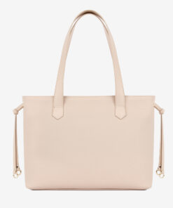 Mala Ombro Cavalinho La Vie Esta mala de ombro é o acessório ideal para a mulher que busca combinar elegância intemporal com uma funcionalidade superior. Perfeita para o ambiente de trabalho, eventos sociais ou para o dia a dia. Desenhada para otimizar a sua organização e facilitar o acesso aos seus pertences.