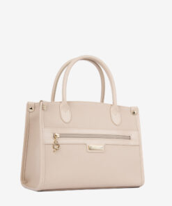 Mala Mão Cavalinho La Vie Com um formato estruturado é ideal para organizar os seus essenciais com elegância e de forma prática. Esta mala combina design clássico com detalhes contemporâneos sendo o acessório perfeito para realçar qualquer um dos seus looks, do profissional ao casual chique.