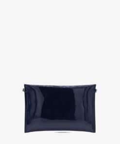 Pochete Cavalinho All In Pochete para dia e para a noite. Eleve seu visual com a clutch Cavalinho em verniz. Combine o charme do laço frontal com a liberdade de mãos livres em eventos ou no dia a dia. Este acessório versátil organiza seus itens essenciais com segurança e garante um toque de sofisticação moderna a qualquer look.