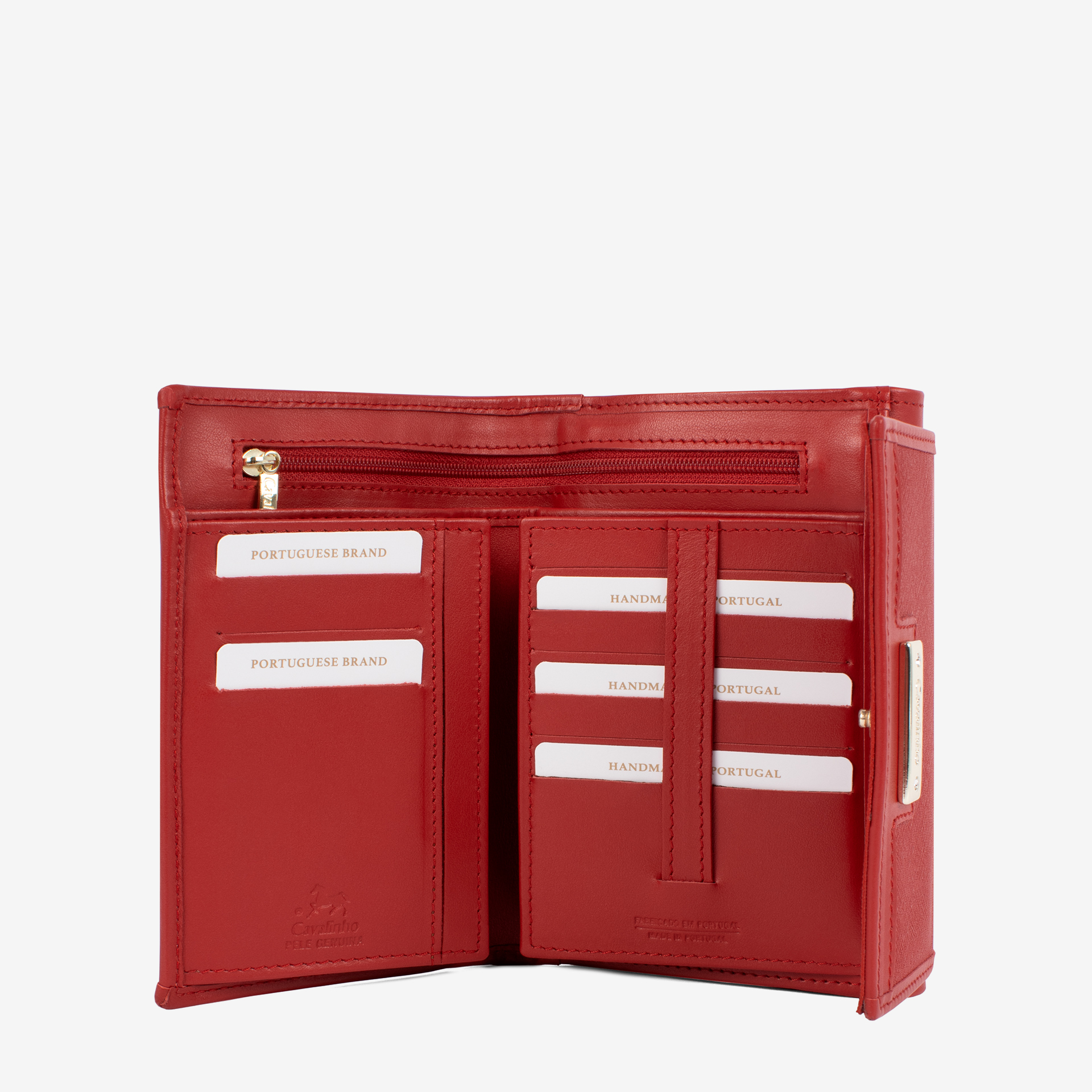 Carteira Cavalinho La Vie O acessório de moda que faltava! Carteira para documentos, tamanho médio. Design seguro e prático, garantindo proteção para tudo o que precisa. O seu estilo nunca foi tão prático!