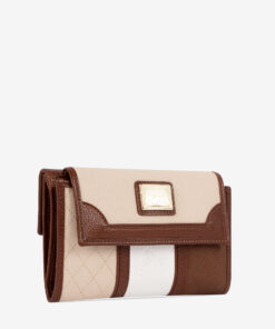 Carteira Cavalinho Sublime O acessório de moda que faltava! Carteira para documentos, tamanho médio. Design seguro e prático, garantindo proteção para tudo o que precisa. O seu estilo nunca foi tão prático!