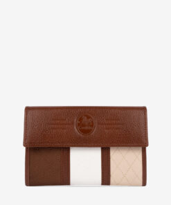 Carteira Cavalinho Sublime O acessório de moda que faltava! Carteira para documentos, tamanho médio. Design seguro e prático, garantindo proteção para tudo o que precisa. O seu estilo nunca foi tão prático!