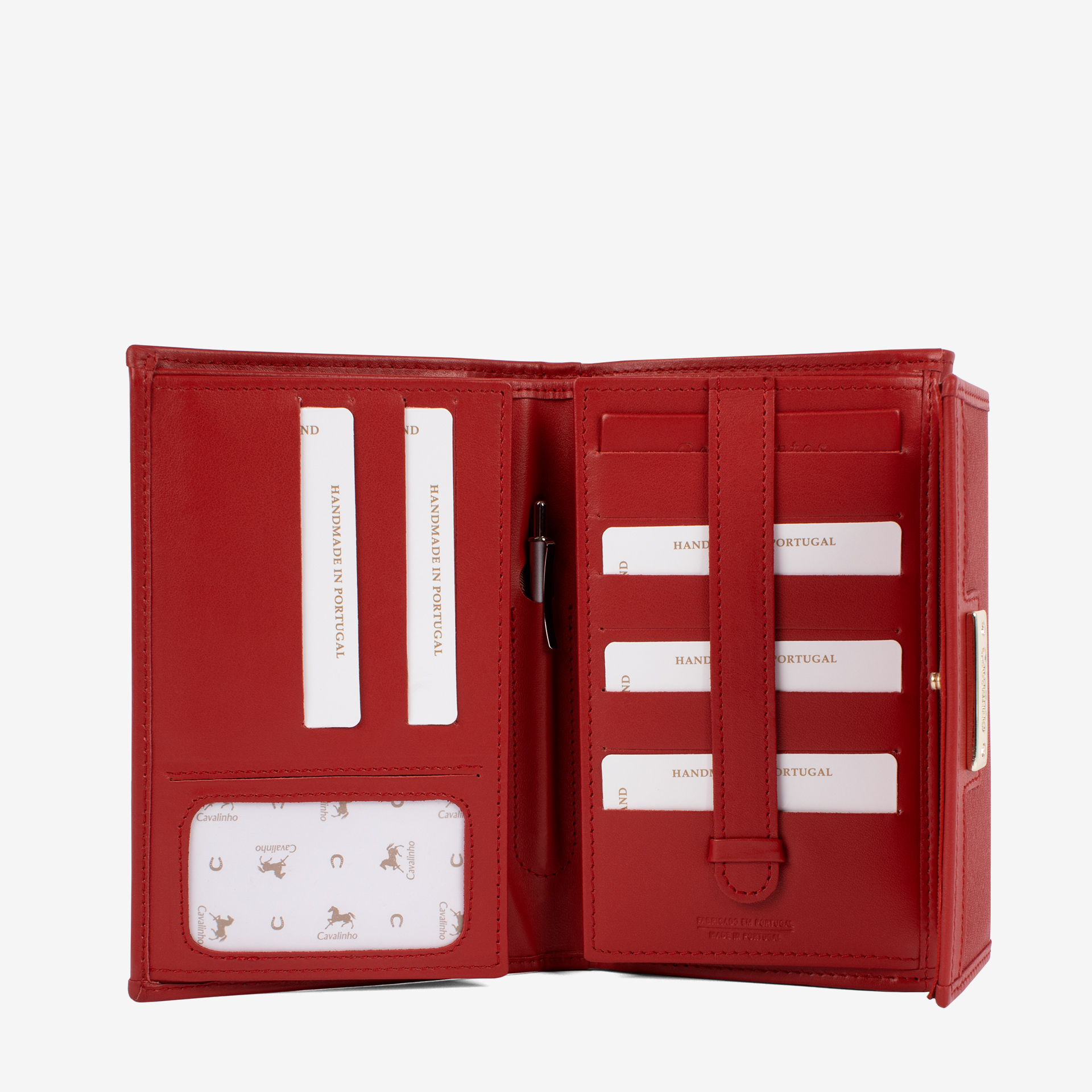 Carteira Cavalinho La Vie O acessório de moda que faltava! Carteira para documentos, tamanho médio. Design seguro e prático, garantindo proteção para tudo o que precisa. O seu estilo nunca foi tão prático!