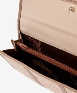 Carteira Cavalinho  Di Cavallo O acessório de moda que faltava! Carteira para documentos, tamanho médio. Design seguro e prático, garantindo proteção para tudo o que precisa. O seu estilo nunca foi tão prático!