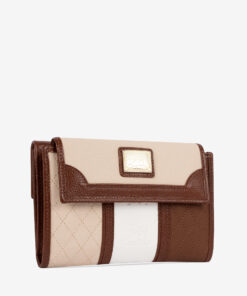 Carteira Cavalinho Sublime O acessório de moda que faltava! Carteira para documentos, tamanho médio. Design seguro e prático, garantindo proteção para tudo o que precisa. O seu estilo nunca foi tão prático!