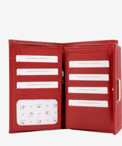 Carteira Cavalinho La Vie Leve todos os seus documentos e mais! Carteira Cavalinho grande para senhora: organização superior imbatível. Ampla e com divisórias inteligentes para ter tudo sempre à mão. Um statement de moda que resolve a sua vida.