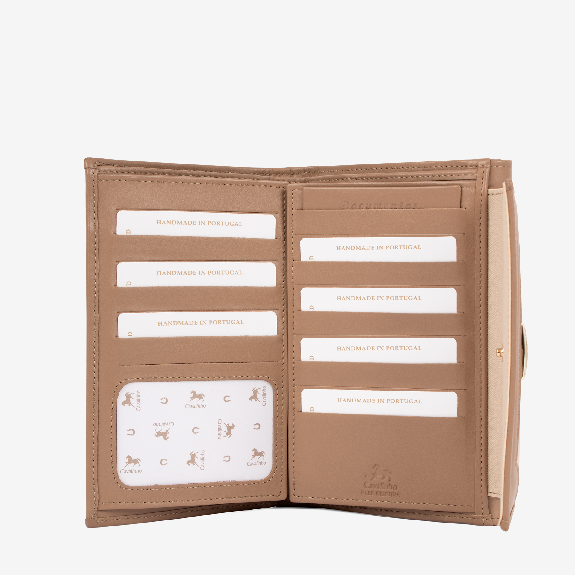 Carteira Cavalinho Di Cavallo Leve todos os seus documentos e mais! Carteira Cavalinho grande para senhora: organização superior imbatível. Ampla e com divisórias inteligentes para ter tudo sempre à mão. Um statement de moda que resolve a sua vida.
