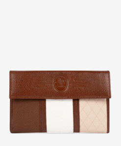 Carteira Cavalinho Sublime Leve todos os seus documentos e mais! Carteira Cavalinho grande para senhora: organização superior imbatível. Ampla e com divisórias inteligentes para ter tudo sempre à mão. Um statement de moda que resolve a sua vida.