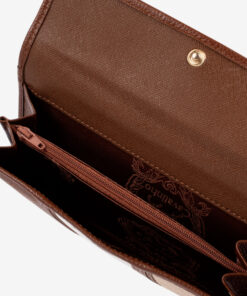 Carteira Cavalinho Sublime Leve todos os seus documentos e mais! Carteira Cavalinho grande para senhora: organização superior imbatível. Ampla e com divisórias inteligentes para ter tudo sempre à mão. Um statement de moda que resolve a sua vida.