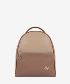 Mochila Cavalinho Signature Ideal para a mulher que procura um acessório prático e elegante, esta mochila combina design moderno com a qualidade inconfundível da marca. Perfeita para o dia a dia na cidade, para um passeio ou para adicionar um toque de estilo distinto ao seu look casual-chique.