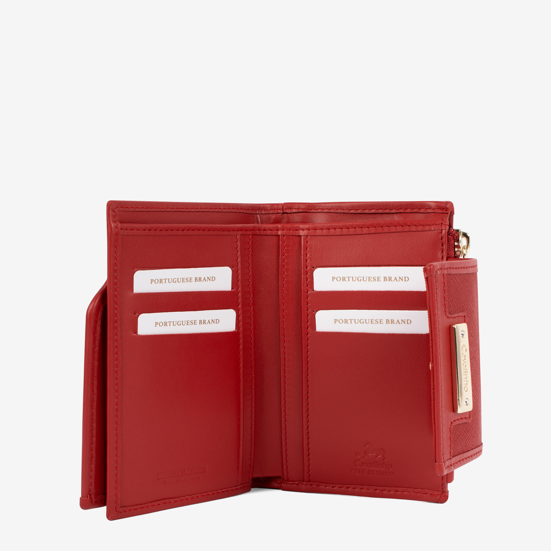 Carteira Cavalinho La Vie O acessório de moda que faltava! Carteira para documentos, tamanho médio. Design seguro e prático, garantindo proteção para tudo o que precisa. O seu estilo nunca foi tão prático!