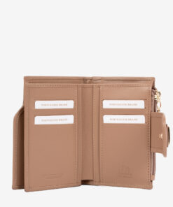 Carteira Cavalinho  Di Cavallo O acessório de moda que faltava! Carteira para documentos, tamanho médio. Design seguro e prático, garantindo proteção para tudo o que precisa. O seu estilo nunca foi tão prático!