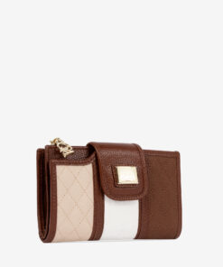 Carteira Cavalinho Sublime O acessório de moda que faltava! Carteira para documentos, tamanho médio. Design seguro e prático, garantindo proteção para tudo o que precisa. O seu estilo nunca foi tão prático!