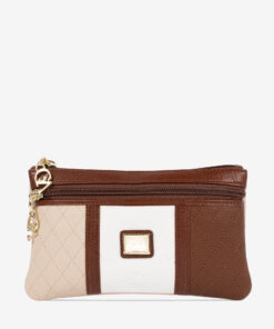 Bolsa Cosméticos Cavalinho Sublime Compacta, com divisões extra para os seus essenciais de beleza ou pequenos objetos. Otimize o espaço e a usabilidade na sua mala.