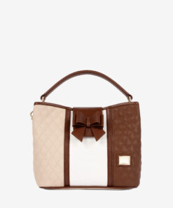 Mala Mão Cavalinho Sublime Desenhada para a mulher moderna que valoriza a organização e a acessibilidade, esta mala é o acessório ideal para qualquer ocasião, desde um dia agitado no trabalho a um encontro casual.