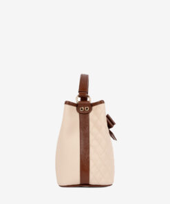 Mala Mão Cavalinho Sublime Desenhada para a mulher moderna que valoriza a organização e a acessibilidade, esta mala é o acessório ideal para qualquer ocasião, desde um dia agitado no trabalho a um encontro casual.