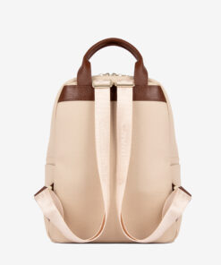 Mochila Cavalinho Sublime Ideal para a mulher que procura um acessório prático e elegante, esta mochila combina design moderno com a qualidade inconfundível da marca. Perfeita para o dia a dia na cidade, para um passeio ou para adicionar um toque de estilo distinto ao seu look casual-chique.