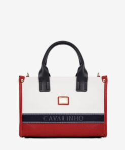 Mala Mão  Only By Cavalinho Com um formato estruturado é ideal para organizar os seus essenciais com elegância e de forma prática. Esta mala combina design clássico com detalhes contemporâneos sendo o acessório perfeito para realçar qualquer um dos seus looks, do profissional ao casual chique.