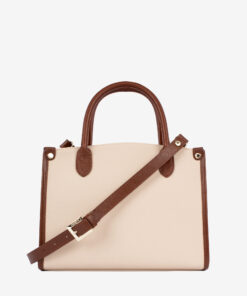 Mala Mão Cavalinho Sublime Com um formato estruturado é ideal para organizar os seus essenciais com elegância e de forma prática. Esta mala combina design clássico com detalhes contemporâneos sendo o acessório perfeito para realçar qualquer um dos seus looks, do profissional ao casual chique.