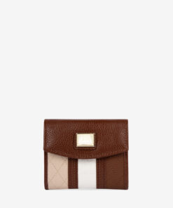 Carteira Cavalinho Sublime Carteira para documentos, tamanho pequeno. Design seguro e prático, garantindo proteção para tudo o que precisa. O modelo mini que surpreende no espaço! Compacta por fora, mas perfeitamente organizada por dentro.