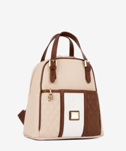 Mochila Cavalinho Sublime Ideal para a mulher que procura um acessório prático e elegante, esta mochila combina design moderno com a qualidade inconfundível da marca. Perfeita para o dia a dia na cidade, para um passeio ou para adicionar um toque de estilo distinto ao seu look casual-chique.