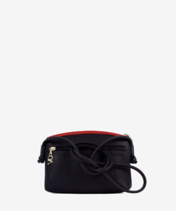 Mala Tiracolo Only By Cavalinho Encontre a sua mini mala de tiracolo Cavalinho essencial. Leve consigo apenas o indispensável de forma leve e prática. Mantenha as mãos livres com elegância.