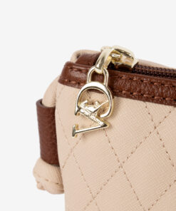 Mala Tiracolo Cavalinho Sublime Leve só o que precisa! A Mini Mala Cavalinho de tiracolo oferece funcionalidade superior num design compacto. O seu acessório hands-free perfeito para um dia a dia mais leve e prático.