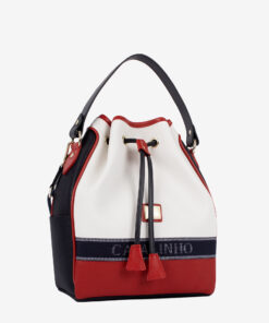 Mala Mão Only By Cavalinho Saco de Cordão Cavalinho: Liberdade e Estilo. Leve o essencial de forma prática e segura, com design leve e fecho de cordão fácil de usar. É o acessório perfeito para os seus dias de passeio, complementando na perfeição os seus conjuntos smart casual ou looks de fim de semana. Da reunião ao café com amigas, este saco de cordão é o toque final que equilibra o prático e o chique.