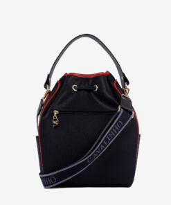 Mala Mão Only By Cavalinho Saco de Cordão Cavalinho: Liberdade e Estilo. Leve o essencial de forma prática e segura, com design leve e fecho de cordão fácil de usar. É o acessório perfeito para os seus dias de passeio, complementando na perfeição os seus conjuntos smart casual ou looks de fim de semana. Da reunião ao café com amigas, este saco de cordão é o toque final que equilibra o prático e o chique.