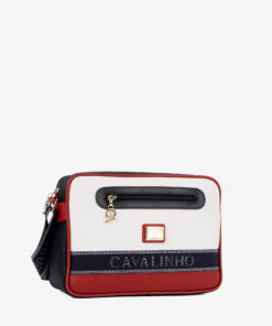 Mala Tiracolo Only By Cavalinho Leve tudo o que precisa com esta mala de tiracolo elegante. Organize o essencial e mantenha as mãos livres com conforto e segurança. Ideal para manter os seus essenciais organizados e acessíveis. Este modelo tiracolo é perfeito para passeios e encontros casuais. Desfrute de conforto e estilo em cada saída. Adicione um toque de charme aos seus outfits.