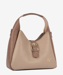 Mala Ombro Cavalinho Signature Descubra a mala Cavalinho perfeita para a mulher moderna. Com amplo espaço interior e estrutura robusta, oferece a organização que precisa sem abdicar do luxo. Um design sofisticado com fivela dourada icónica, perfeita para transitar do ambiente de trabalho para um jantar elegante com total distinção.