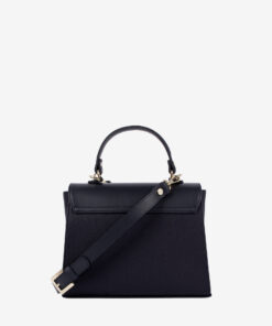 Mala Mão Horse By Cavalinho Descubra a versatilidade desta mala Cavalinho: use-a pela elegante alça de mão ou como crossbody para maior liberdade. Espaçosa na medida certa e com acabamento premium, une a durabilidade dos materiais ao design moderno que o seu dia a dia exige. A escolha ideal para a mulher que não abdica de um look trendy e prático em qualquer ocasião.