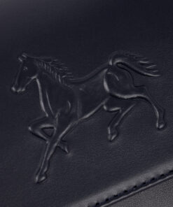 Mala Mão Horse By Cavalinho Descubra a versatilidade desta mala Cavalinho: use-a pela elegante alça de mão ou como crossbody para maior liberdade. Espaçosa na medida certa e com acabamento premium, une a durabilidade dos materiais ao design moderno que o seu dia a dia exige. A escolha ideal para a mulher que não abdica de um look trendy e prático em qualquer ocasião.