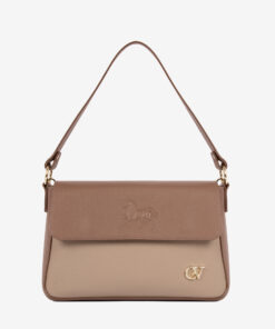 Mala Ombro Cavalinho Signature O tamanho ideal para os seus essenciais. Design de ombro prático e moderno, com fecho elegante. Tendência e funcionalidade num acessório Cavalinho. Elegância on-the-go com a máxima usabilidade.