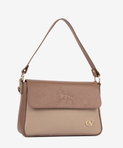 Mala Ombro Cavalinho Signature O tamanho ideal para os seus essenciais. Design de ombro prático e moderno, com fecho elegante. Tendência e funcionalidade num acessório Cavalinho. Elegância on-the-go com a máxima usabilidade.