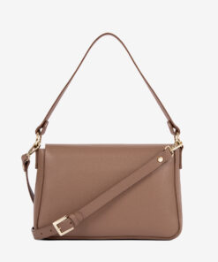 Mala Ombro Cavalinho Signature O tamanho ideal para os seus essenciais. Design de ombro prático e moderno, com fecho elegante. Tendência e funcionalidade num acessório Cavalinho. Elegância on-the-go com a máxima usabilidade.