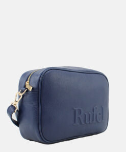 Leve tudo o que precisa com esta mala de tiracolo elegante. Organize o essencial e mantenha as mãos livres com conforto e segurança. Ideal para manter os seus essenciais organizados e acessíveis. Este modelo tiracolo é perfeito para passeios e encontros casuais. Desfrute de conforto e estilo em cada saída. Adicione um toque de charme aos seus outfits.