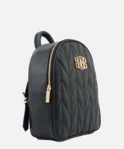 Mochila Rufel Ideal para a mulher que procura um acessório prático e elegante, esta mochila combina design moderno com a qualidade inconfundível da marca. Perfeita para o dia a dia na cidade, para um passeio ou para adicionar um toque de estilo distinto ao seu look casual-chique.